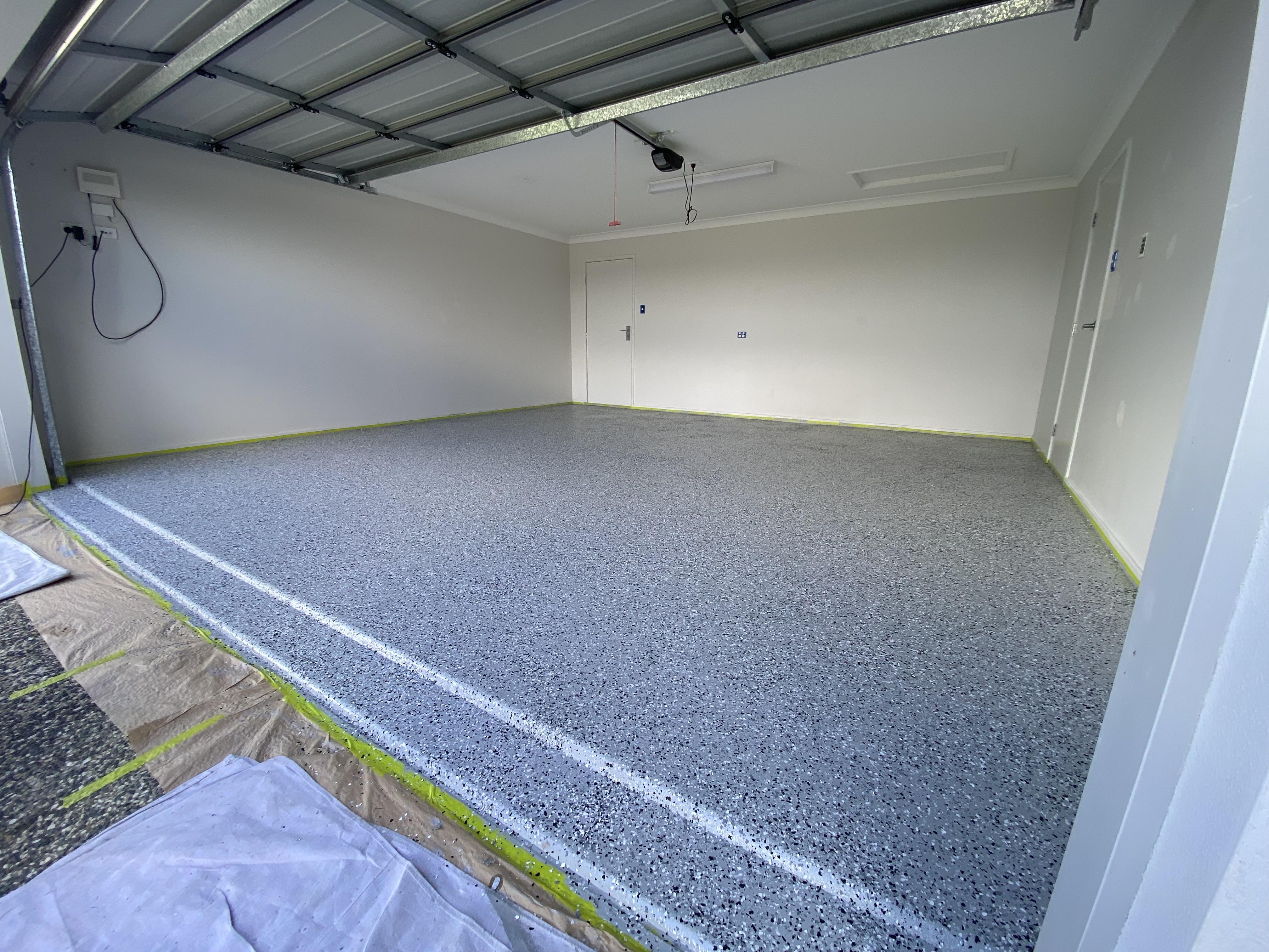 High-gloss epoxy floor coating
